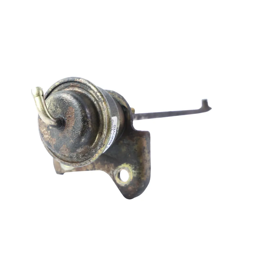 Wastegate Actuator Cyl. 1-4 4.5 V8 48.50 to Porsche Cayenne 9PA Turbo with Part number 94812301556 Porsche Cayenne 9PA Turbo Wastegate Actuator Cyl. 1-4 4.5 V8 48.50 - SKU 94812301556-3 - Part number 94812301556