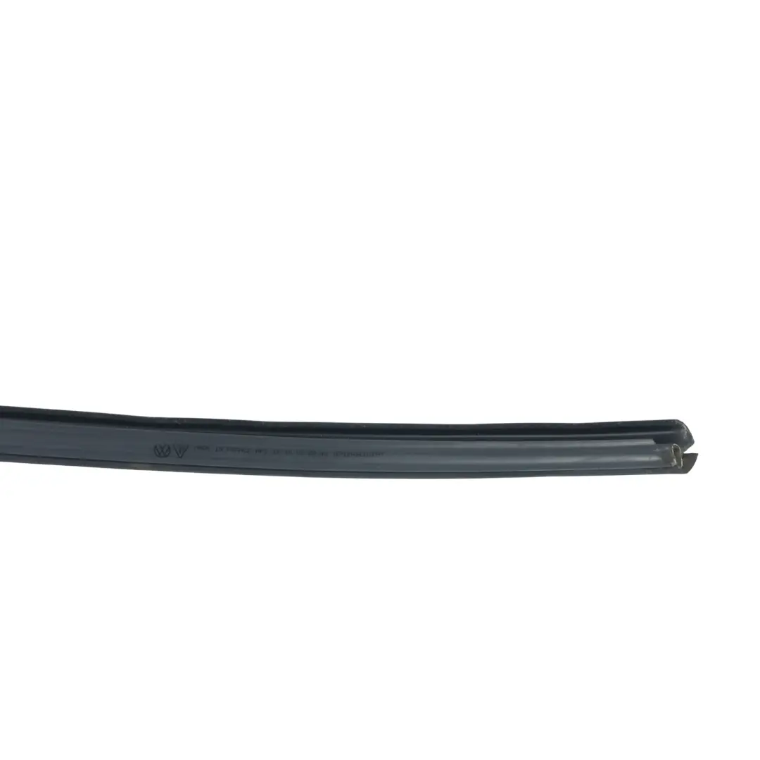 Joint Vitre Porte Arrière Gauche pour Porsche Cayenne 9PA à propos du numéro de pièce 95553347100 Porsche Cayenne 9PA Joint Vitre Porte Arrière Gauche - SKU 95553347100 - Numéro de pièce 95553347100