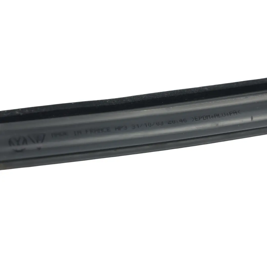 Joint Vitre Porte Arrière Gauche pour Porsche Cayenne 9PA à propos du numéro de pièce 95553347100 Porsche Cayenne 9PA Joint Vitre Porte Arrière Gauche - SKU 95553347100 - Numéro de pièce 95553347100