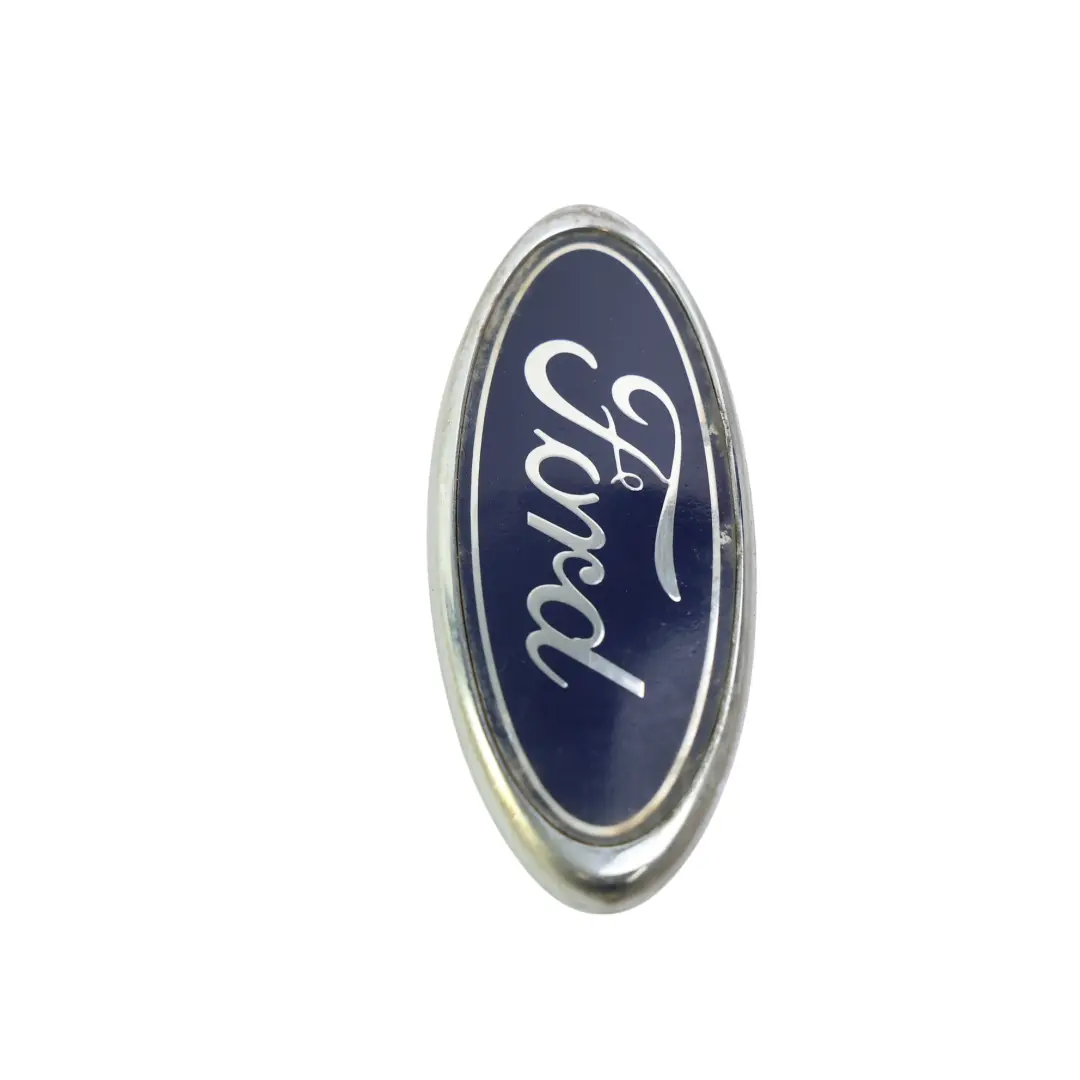 Emblemat Logo Tylnej Klapy Bagażnika do Ford Fiesta Mk7 o numerze 95FB-V425A52-AA Ford Fiesta Mk7 Emblemat Logo Tylnej Klapy Bagażnika - SKU 95FB-V425A52-AA - Numer Części 95FB-V425A52-AA