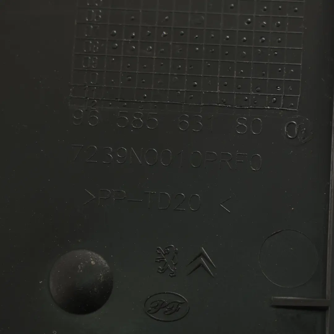 Citroen C4 Grand Picasso Kierownica Powietrza Prawa do o numerze 9658563180 Citroen C4 Grand Picasso Kierownica Powietrza Prawa - SKU 9658563180 - Numer Części 9658563180