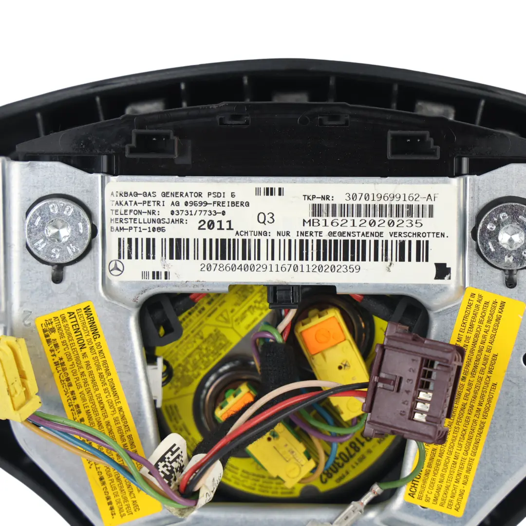 Module D'Air De Volant Côté Conducteur Noir pour Mercedes C207 W212 à propos du numéro de pièce A0008605902 Mercedes C207 W212 Module D'Air De Volant Côté Conducteur Noir - SKU A0008605902 - Numéro de pièce A0008605902
