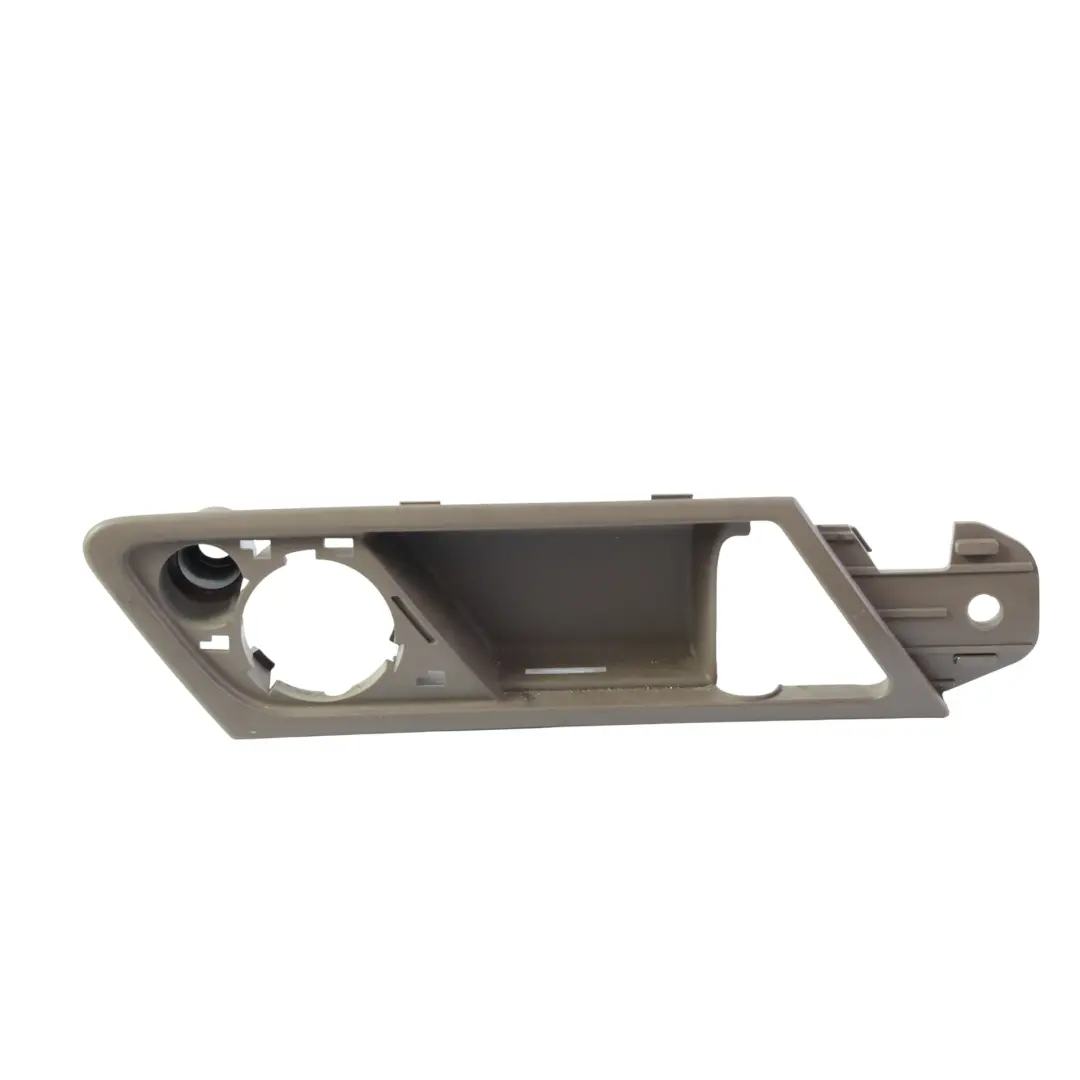 Podstawa Klamki Drzwi Tylnych Prawa do Mercedes ML W164 o numerze A1647660864 Mercedes ML W164 Podstawa Klamki Drzwi Tylnych Prawa - SKU A1647660864-1 - Numer Części A1647660864