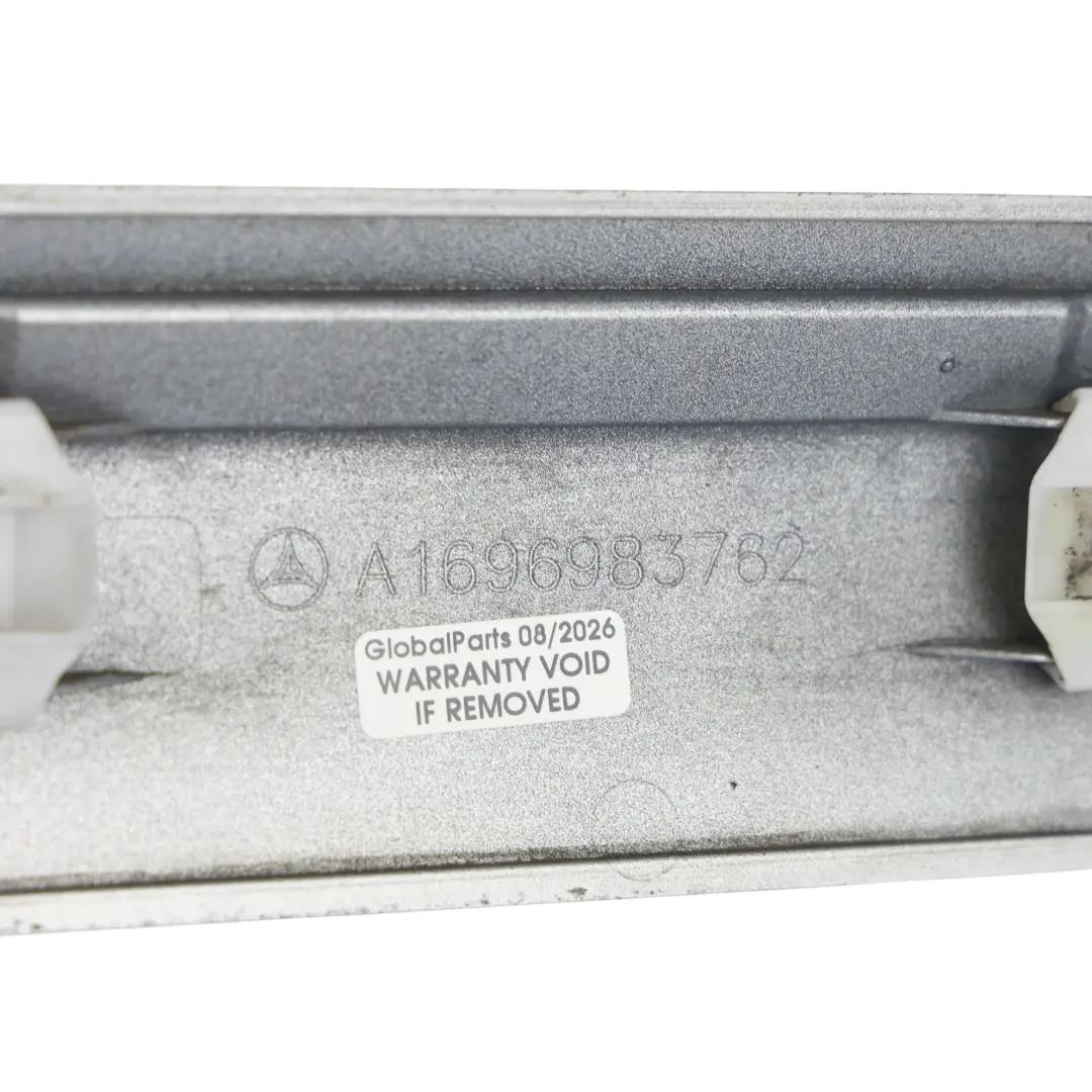Mercedes W245 Moldura Puerta Trasera Izquierda Plata Polar 761 - SKU A1696983762-PLS - Número de pieza A1696983762
