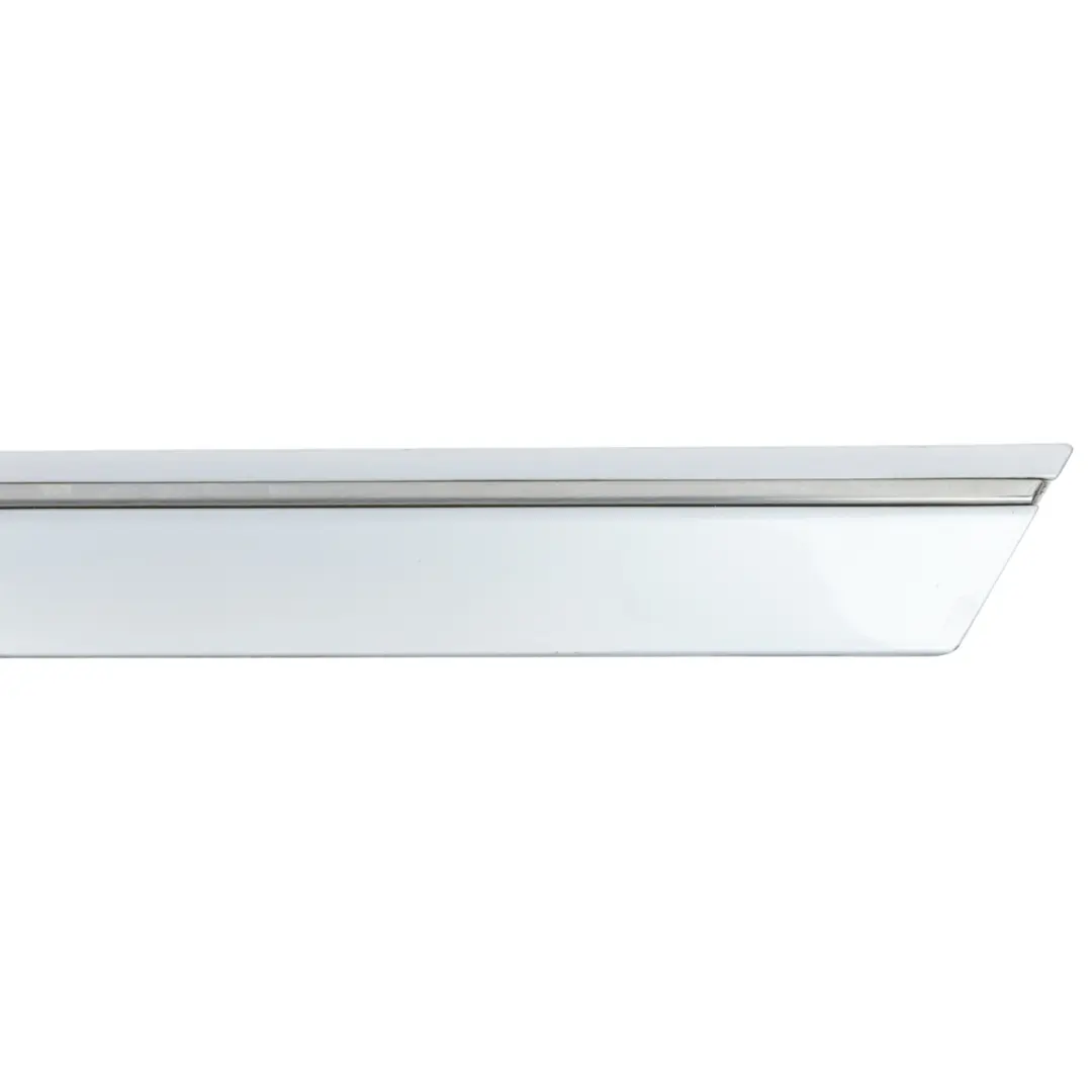 Moldura Puerta Trasera Izquierda Plata Polar 761 para Mercedes W245 con número de pieza A1696983762 Mercedes W245 Moldura Puerta Trasera Izquierda Plata Polar 761 - SKU A1696983762-PLS - Número de pieza A1696983762