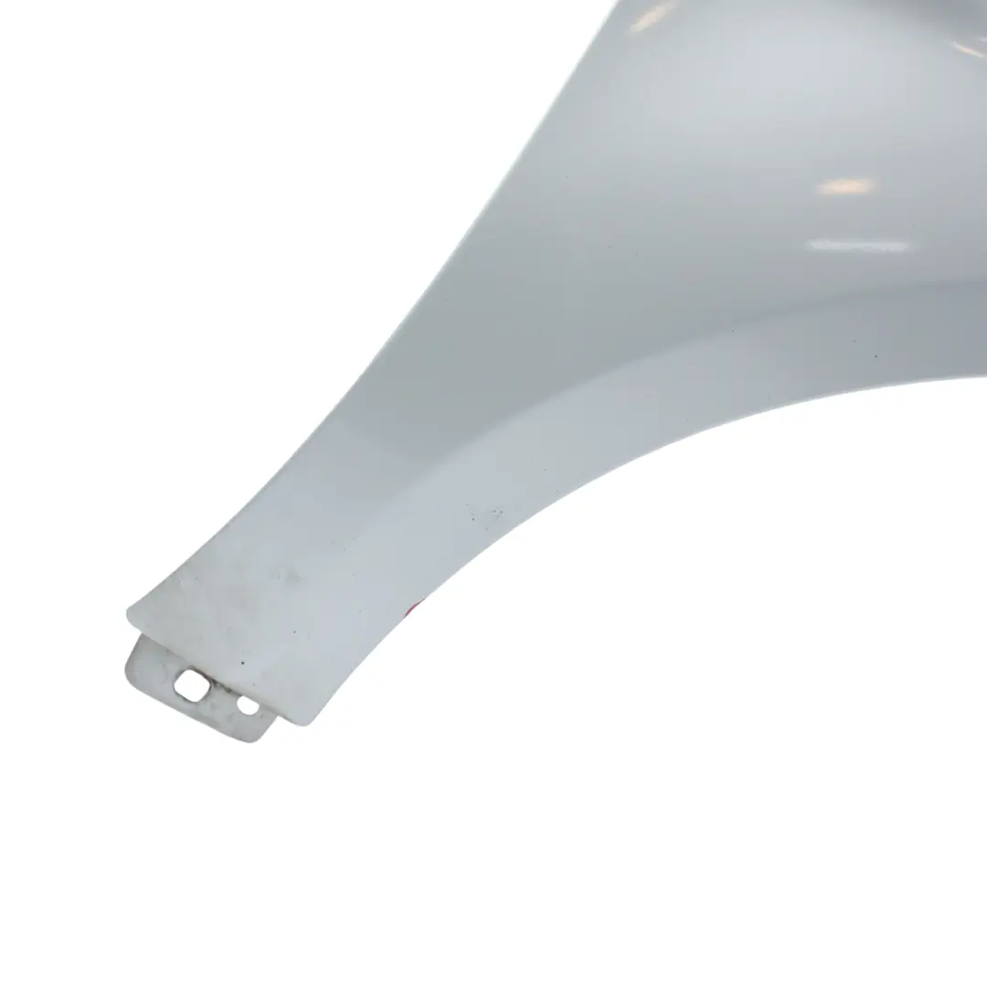 Kotflügel Vorne Rechts Polarsilber Metallic für Mercedes W245 mit Teilenummer A1698801018 Mercedes W245 Kotflügel Vorne Rechts Polarsilber Metallic - SKU A1698801018-PLS - Teilenummer A1698801018