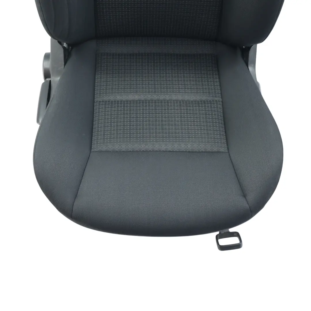 Vordersitz Stoff Schwarz Anthrazit Rechts für Mercedes W245 mit Teilenummer A1699101247 Mercedes W245 Vordersitz Stoff Schwarz Anthrazit Rechts - SKU A1699101247-6 - Teilenummer A1699101247
