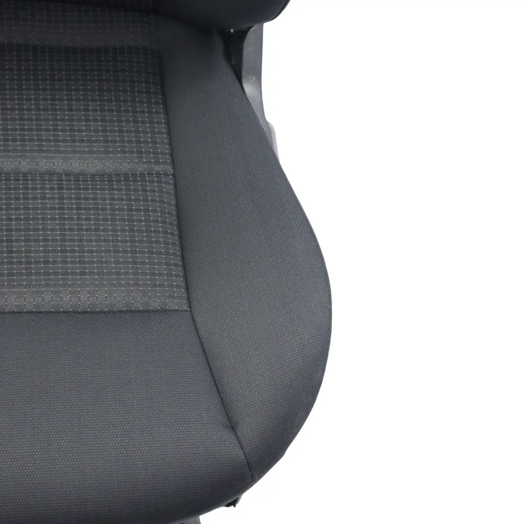 Vordersitz Stoff Schwarz Anthrazit Rechts für Mercedes W245 mit Teilenummer A1699101247 Mercedes W245 Vordersitz Stoff Schwarz Anthrazit Rechts - SKU A1699101247-6 - Teilenummer A1699101247