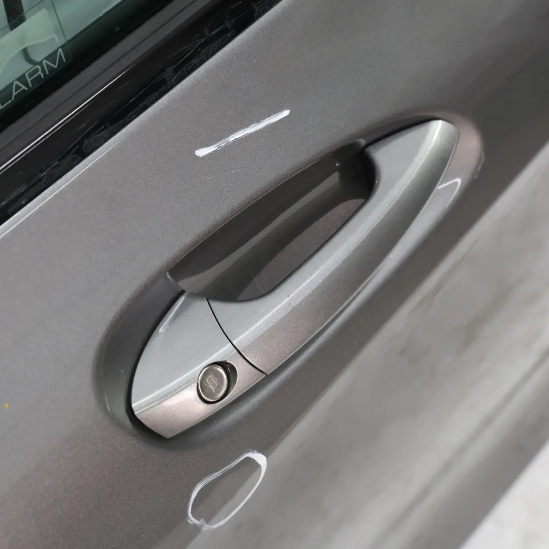 Tür vorne rechts Mountain Grey Metallic - 787 für Mercedes W176 mit Teilenummer A1767200105 Mercedes W176 Tür vorne rechts Mountain Grey Metallic - 787 - SKU A1767200205-MG - Teilenummer A1767200105