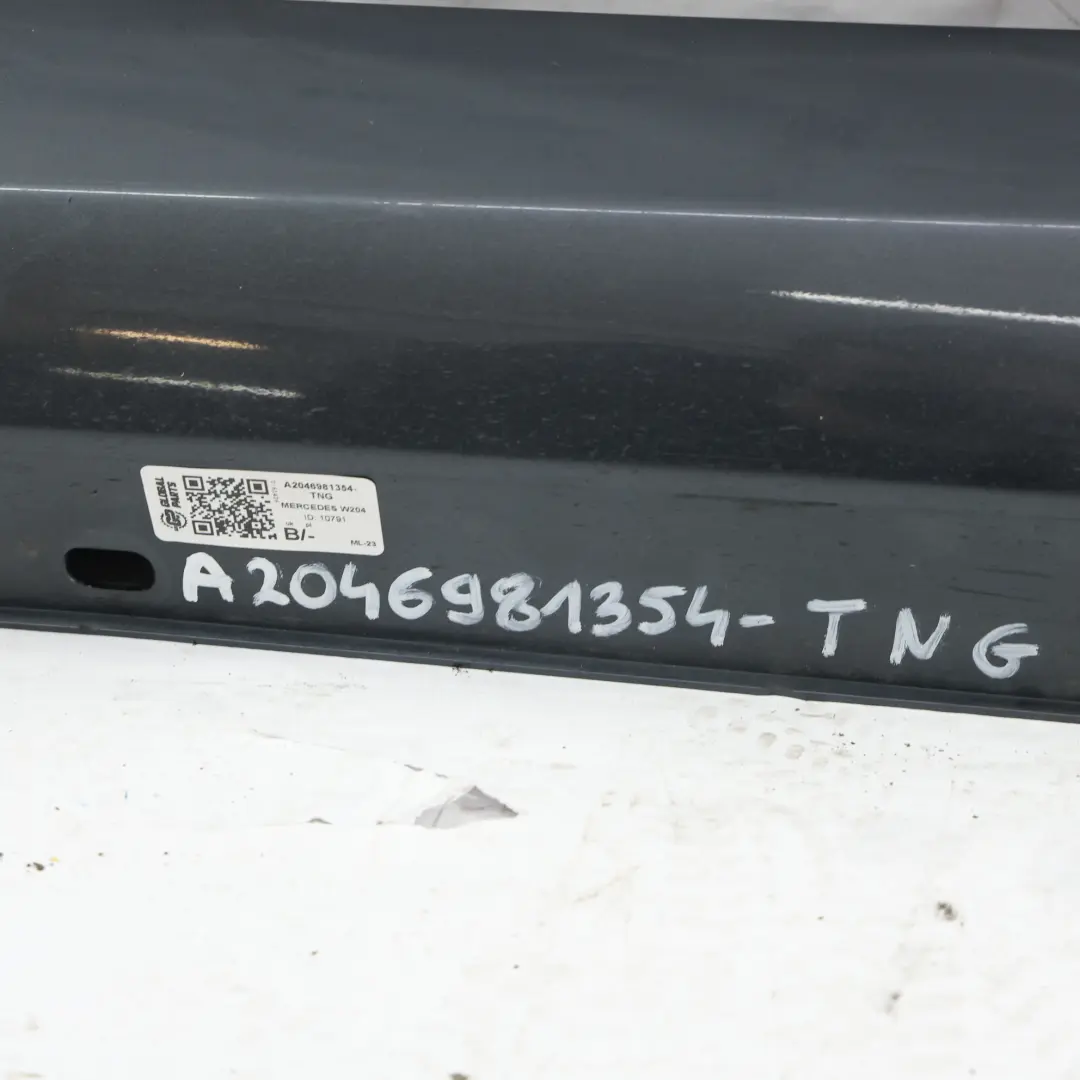 Mercedes W204 Rivestimento Gonna Laterale Pannello Sinistra Tenorite Grey - 755 - SKU A2046981354-TNG - Numero di parte A2046981354