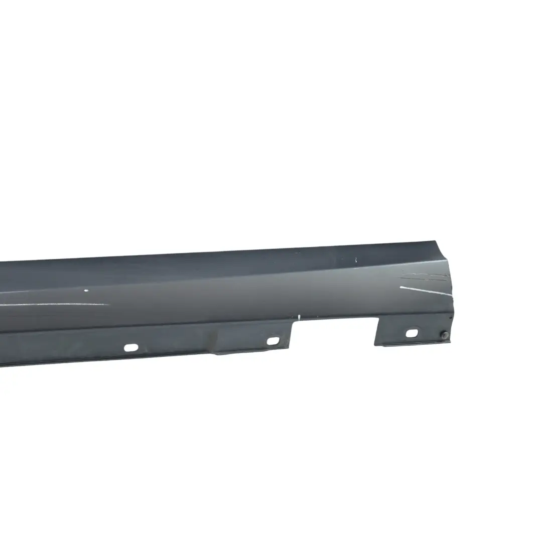 Rivestimento Gonna Laterale Pannello Sinistra Tenorite Grey - 755 per Mercedes W204 con numero di parte A2046981354 Mercedes W204 Rivestimento Gonna Laterale Pannello Sinistra Tenorite Grey - 755 - SKU A2046981354-TNG - Numero di parte A2046981354
