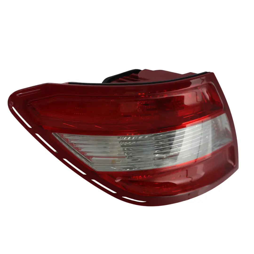 Mercedes W204 Lampa Tylna Lewa - SKU A2048200164-3 - Numer Części A2048200164