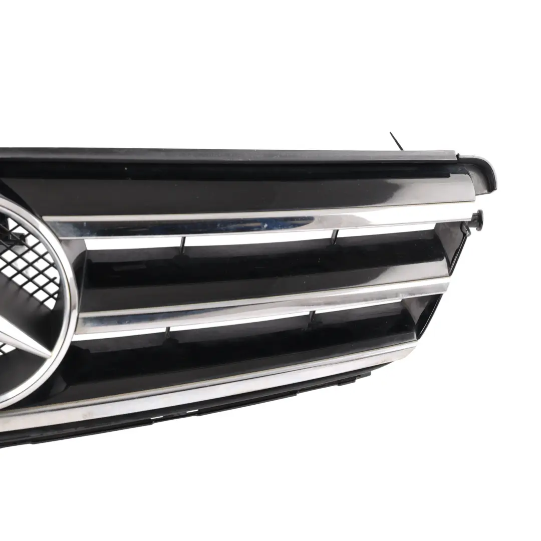 Capó Rejilla Delantera Radiador Beam Plata Cromo para Mercedes W204 con número de pieza A2048800023 Mercedes W204 Capó Rejilla Delantera Radiador Beam Plata Cromo - SKU A2048800023 - Número de pieza A2048800023