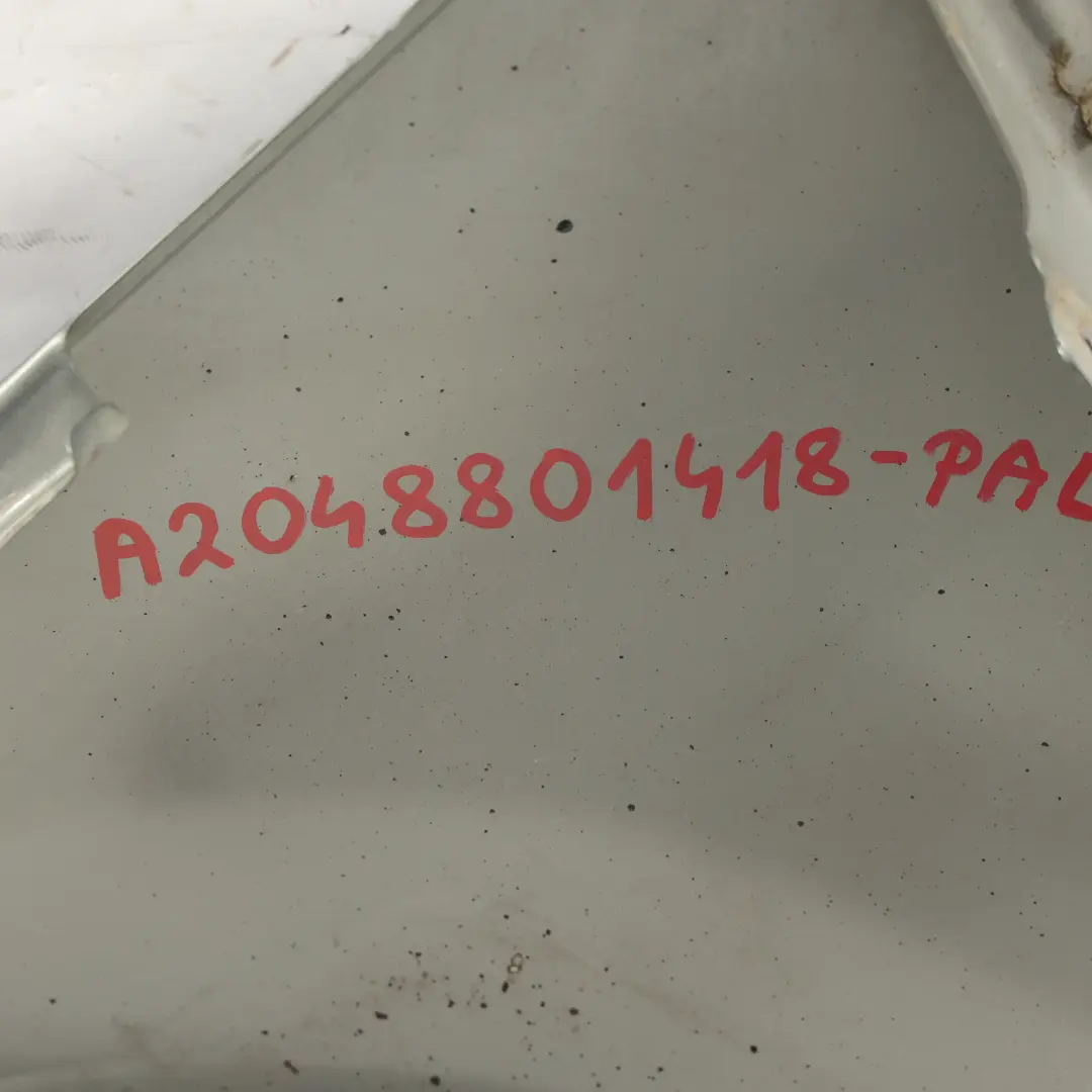Panel Lateral Guardabarros Delantero Derecho Plata Paladio 792 para Mercedes W204 con número de pieza A2048801418 Mercedes W204 Panel Lateral Guardabarros Delantero Derecho Plata Paladio 792 - SKU A2048801418-PAL - Número de pieza A2048801418