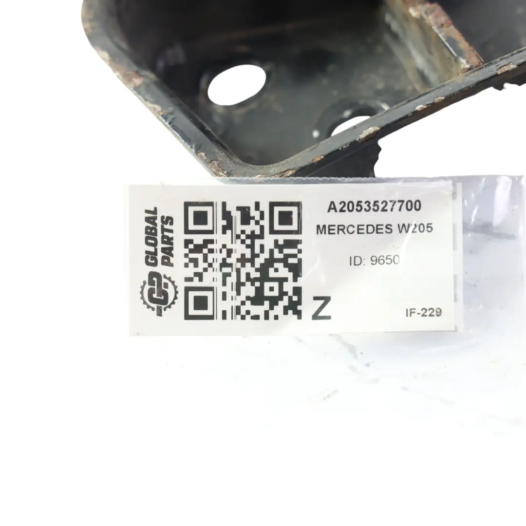 Przedni Lewy Wspornik Piasty Zawieszenia do Mercedes W205 AMG o numerze A2053527700 Mercedes W205 AMG Przedni Lewy Wspornik Piasty Zawieszenia - SKU A2053527700 - Numer Części A2053527700