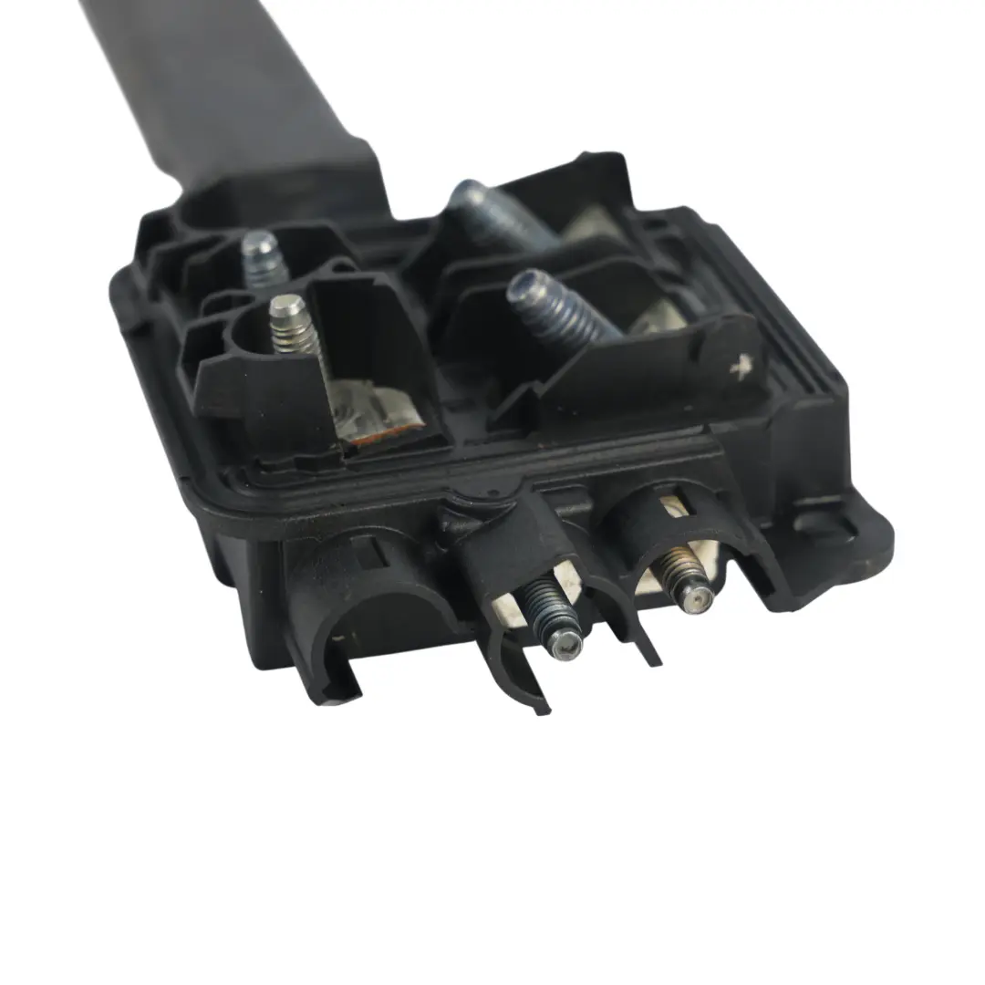 Kabel Kontakt Führung Batterie Klemme Einheit für Mercedes C205 mit Teilenummer A2055450901 Mercedes C205 Kabel Kontakt Führung Batterie Klemme Einheit - SKU A2055450901-1 - Teilenummer A2055450901