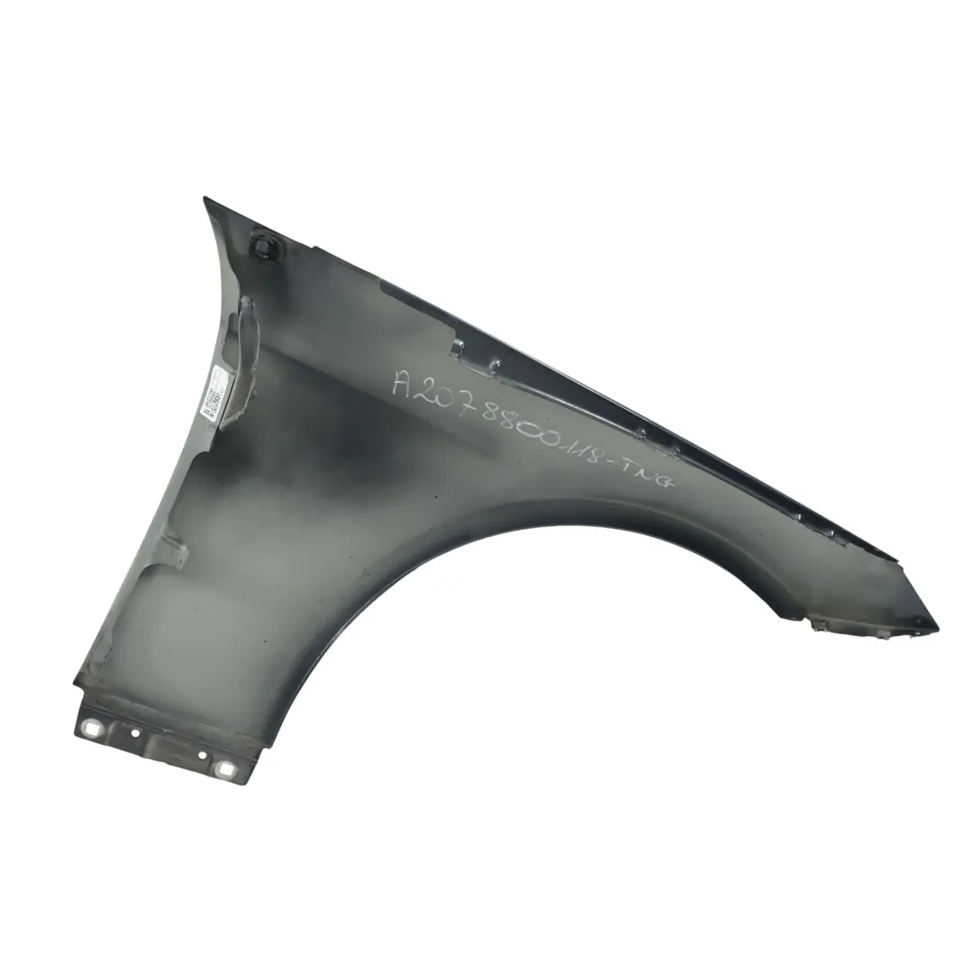W207 Guardabarros delantero izquierdo Tenorite Grey Metallic - 755 para Mercedes con número de pieza A2078800118 Mercedes W207 Guardabarros delantero izquierdo Tenorite Grey Metallic - 755 - SKU A2078800118-TNG - Número de pieza A2078800118