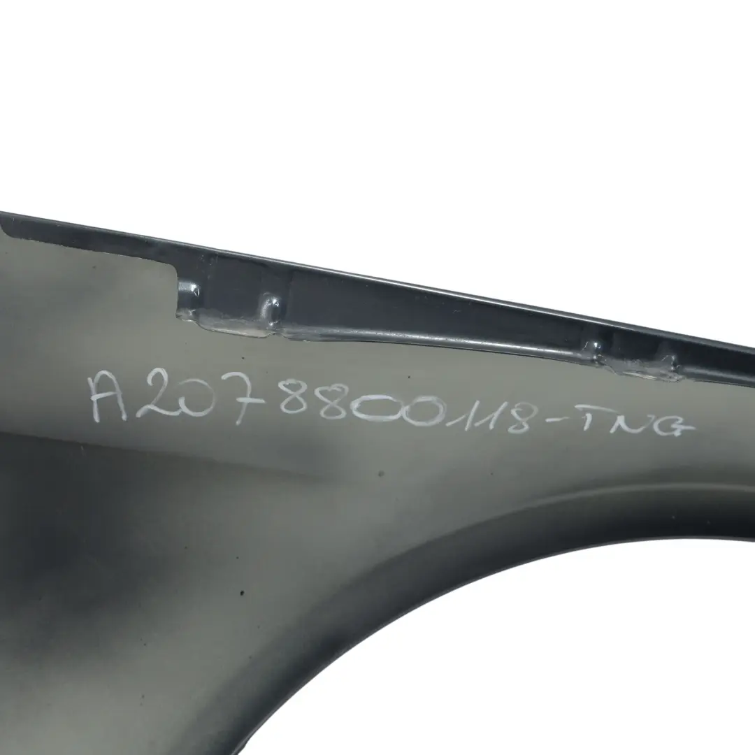 W207 Kotflügel Seitenverkleidung Vorne Links Kotflügel Tenoritgrau 755 für Mercedes mit Teilenummer A2078800118 Mercedes W207 Kotflügel Seitenverkleidung Vorne Links Kotflügel Tenoritgrau 755 - SKU A2078800118-TNG - Teilenummer A2078800118