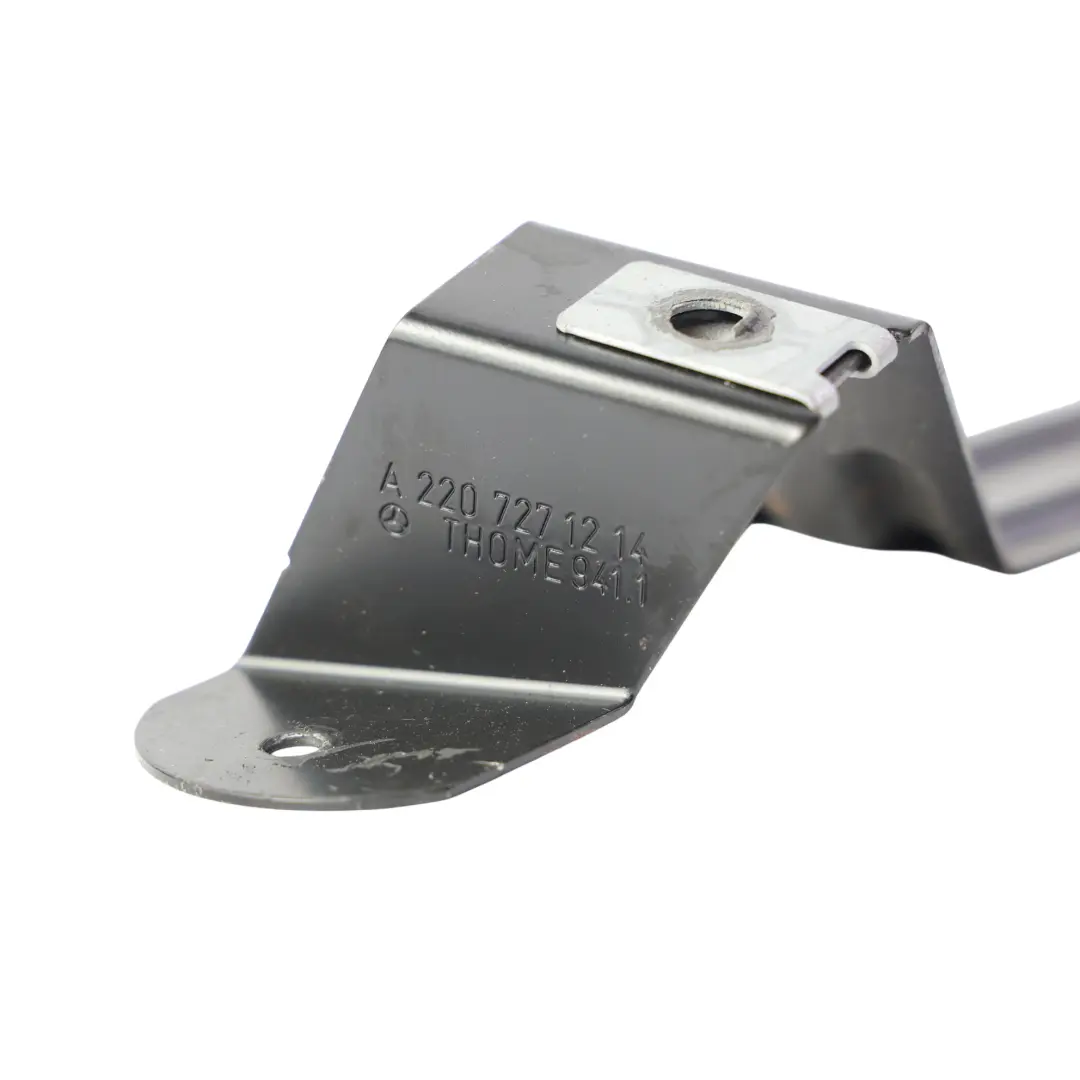 Supporto Fissaggio Inferiore Pannello Porta Destro per Mercedes W220 con numero di parte A2207271214 Mercedes W220 Supporto Fissaggio Inferiore Pannello Porta Destro - SKU A2207271214 - Numero di parte A2207271214