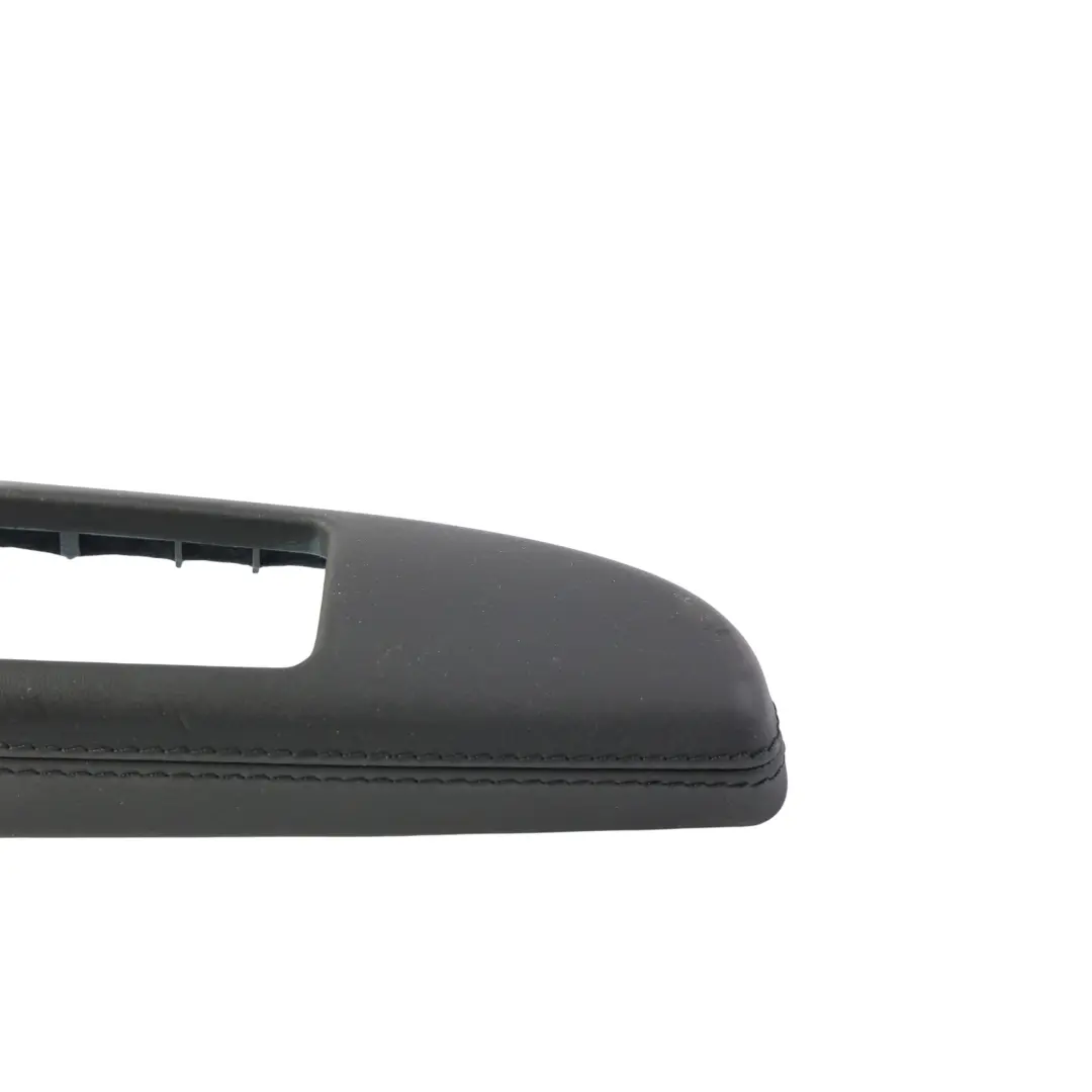 Skórzana Osłona Panelu Drzwi Tylna Lewa do Mercedes W221 o numerze A2217301589 Mercedes W221 Skórzana Osłona Panelu Drzwi Tylna Lewa - SKU A2217301589-2 - Numer Części A2217301589
