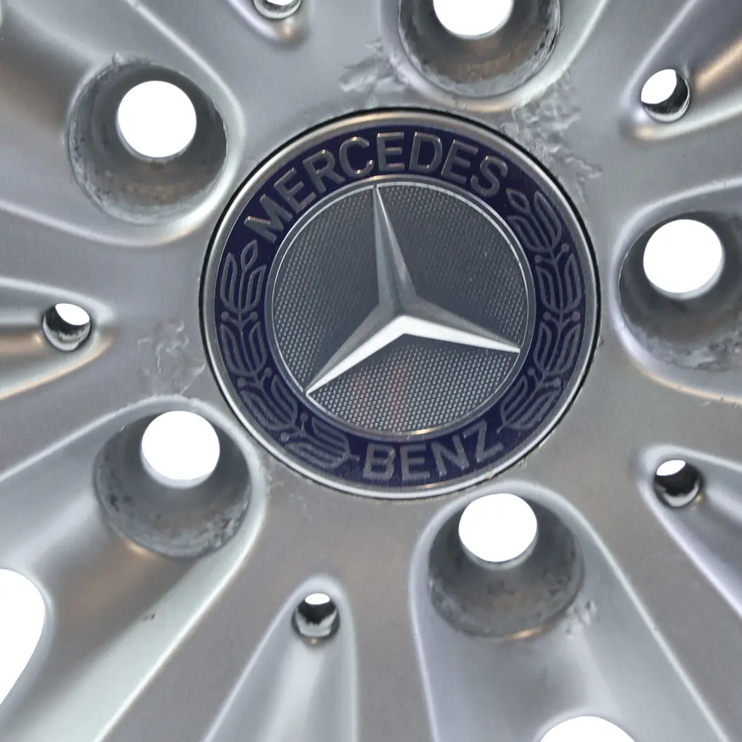 Leichtmetallfelge Silberne 10-Speichen 16" ET:49 6,5J für Mercedes W176 mit Teilenummer A2464010500 Mercedes W176 Leichtmetallfelge Silberne 10-Speichen 16" ET:49 6,5J - SKU A2464010500-1 - Teilenummer A2464010500