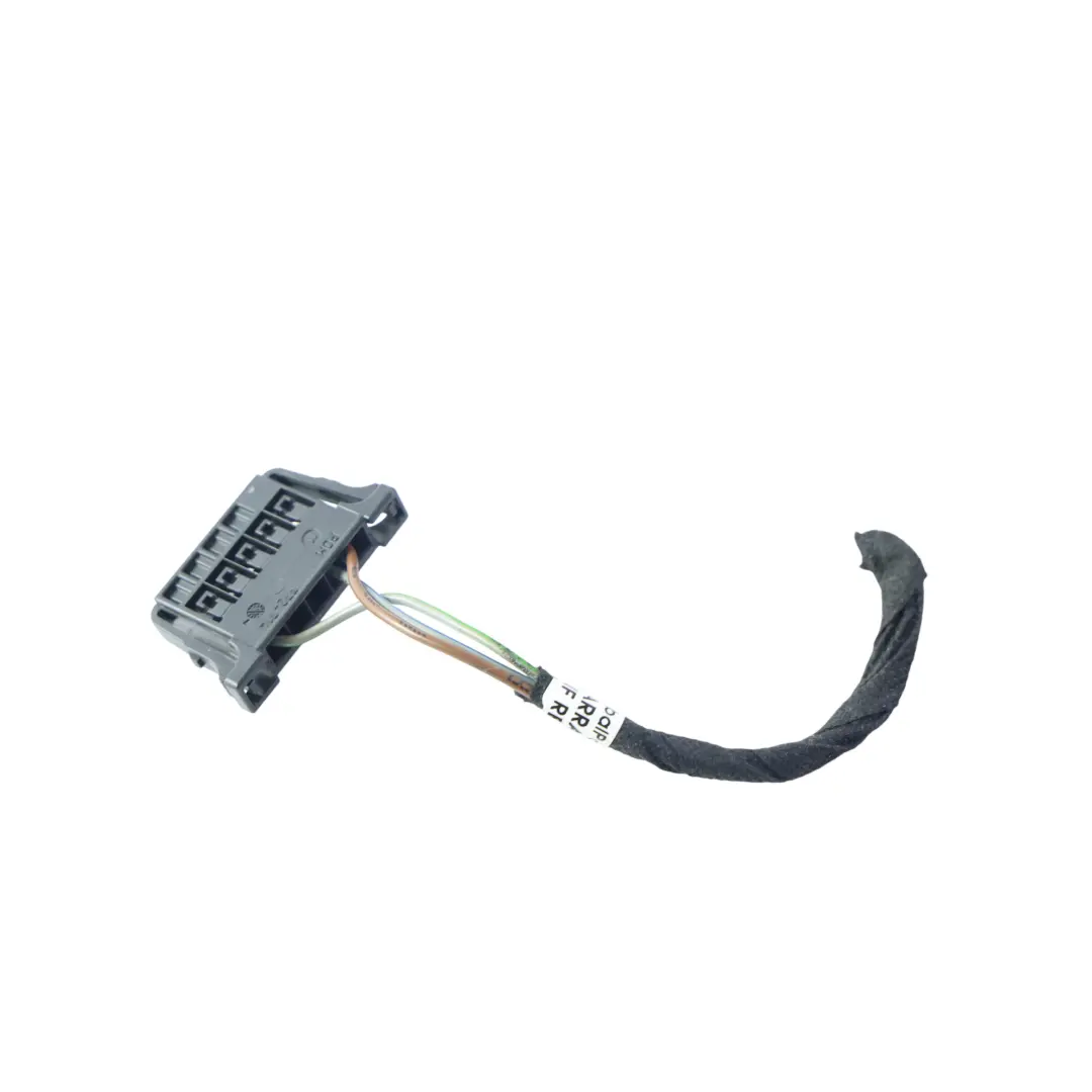 Wtyczka Lampy Tylnej Prawej W Klapę Bagażnika do Mercedes W246 o numerze A2468200864 Mercedes W246 Wtyczka Lampy Tylnej Prawej W Klapę Bagażnika - SKU A2468200864-2 - Numer Części A2468200864
