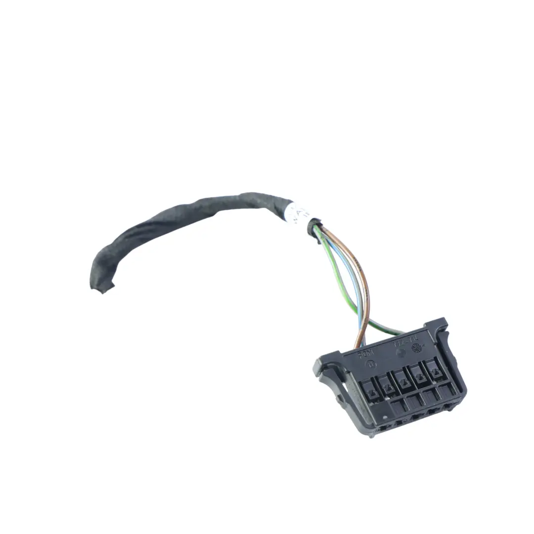 Mercedes W246 Wtyczka Lampy Tylnej Prawej W Klapę Bagażnika - SKU A2468200864-2 - Numer Części A2468200864