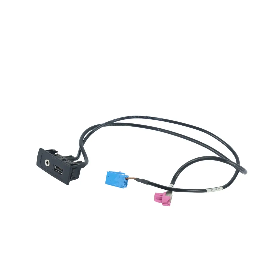 C451 Presa Connettore USB Aux Audio per Smart Fortwo con numero di parte A4518200015 Smart Fortwo C451 Presa Connettore USB Aux Audio - SKU A4518200015 - Numero di parte A4518200015