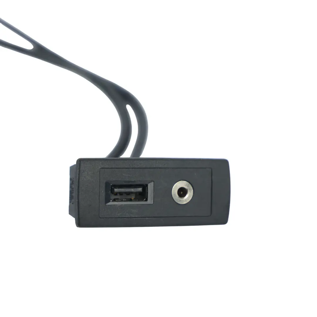 Smart Fortwo C451 USB Aux Audio Input Port Connector - SKU A4518200015 - Part number A4518200015
