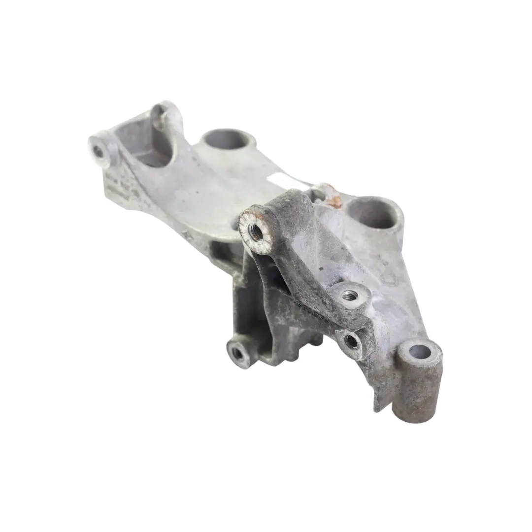 Motorblock Halterung Träger OM622 für Mercedes W447 mit Teilenummer A6221550000 Mercedes W447 Motorblock Halterung Träger OM622 - SKU A6221550000 - Teilenummer A6221550000