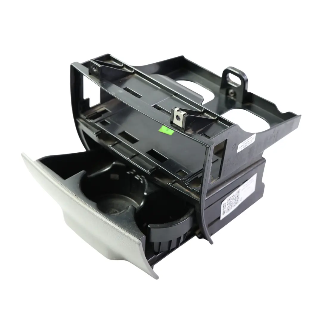 Portavasos Deslizante Consola Central para Mercedes W906 con número de pieza A9068100028 Mercedes W906 Portavasos Deslizante Consola Central - SKU A9068100028 - Número de pieza A9068100028