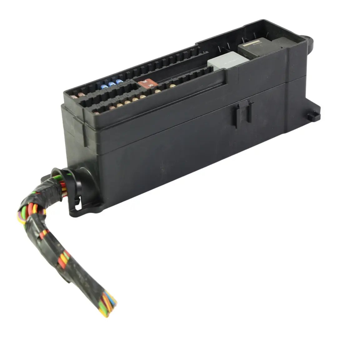 Mk3 Fuse Relay Box Board Housing to Ford Focus with Part number AV6T-14K131-AC Ford Focus Mk3 Fuse Relay Box Board Housing - SKU AV6T-14K131-AC - Part number AV6T-14K131-AC