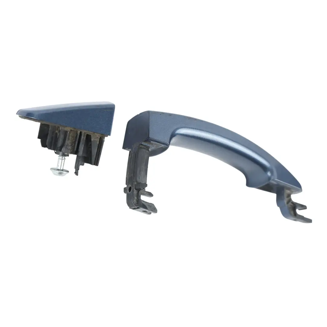 Manija Puerta Exterior Trasera Azul Metalizado FCC para Ford Transit Custom con número de pieza BK21-V26600-BAW Ford Transit Custom Manija Puerta Exterior Trasera Azul Metalizado FCC - SKU BK21-V26600-BAW-BLU - Número de pieza BK21-V26600-BAW