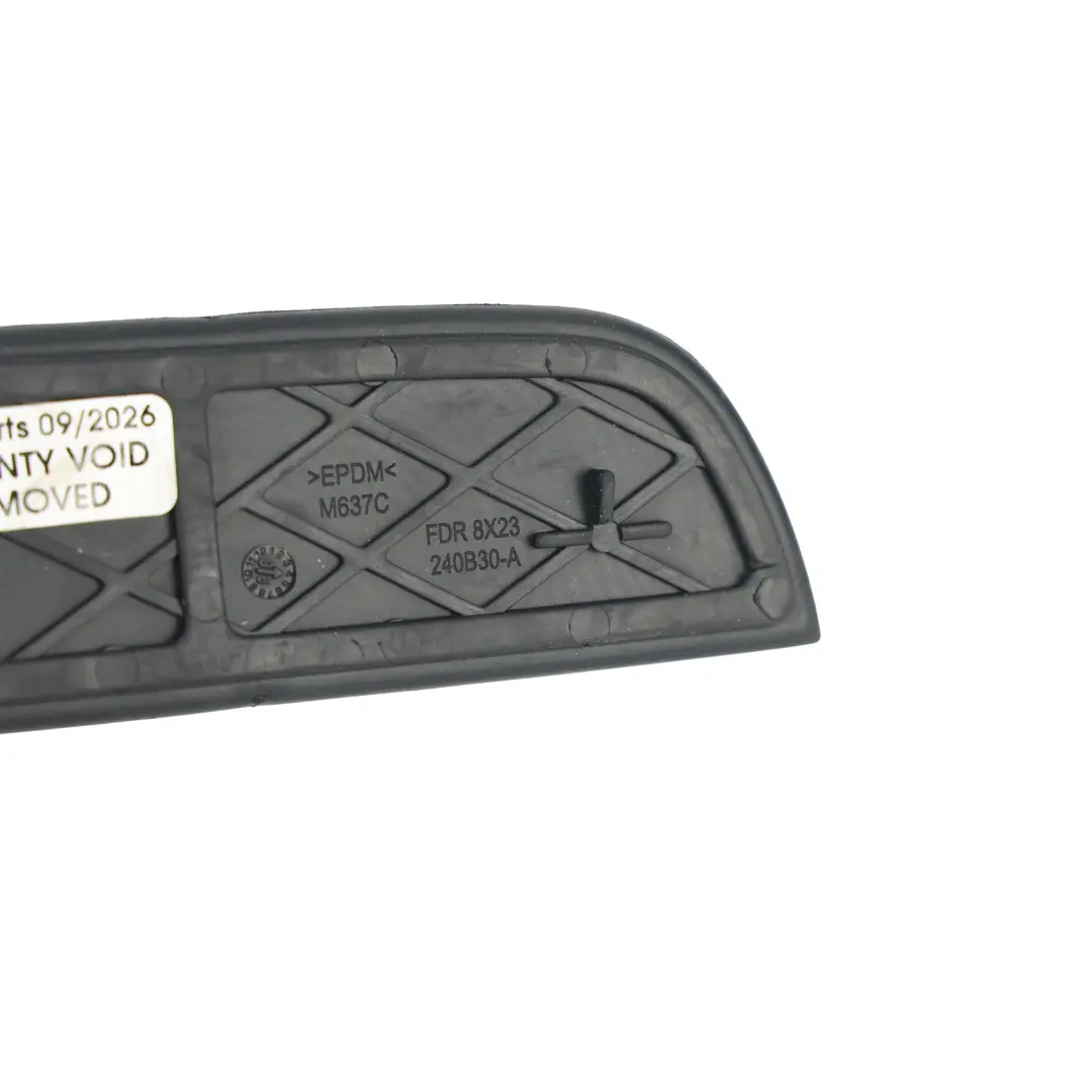 Tappetino Bracciolo Porta Anteriore Posteriore Destro 8X23-240B30 per Jaguar XF X250 con numero di parte C2Z2892 Jaguar XF X250 Tappetino Bracciolo Porta Anteriore Posteriore Destro 8X23-240B30 - SKU C2Z2892 - Numero di parte C2Z2892
