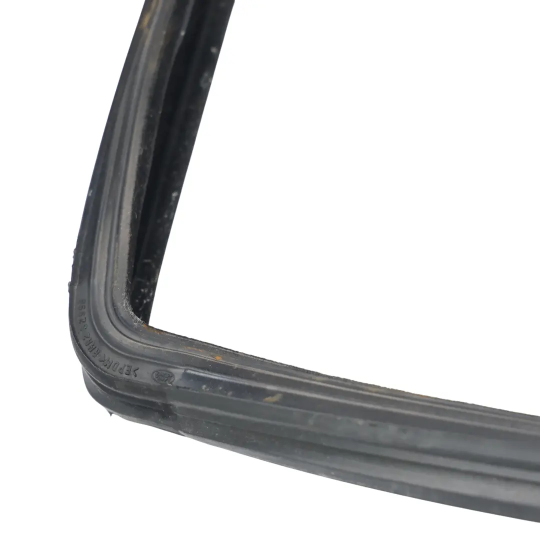 Land Rover Range Rover Sport L320 Rear Window Seal Glass Run Right O/S - SKU CGE000843 - Part number CGE000843