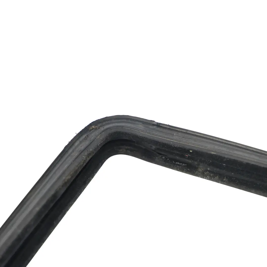 Uszczelka Szyby Tylnej Lewa do Land Rover Range Rover Sport L320 o numerze CGE000853 Land Rover Range Rover Sport L320 Uszczelka Szyby Tylnej Lewa - SKU CGE000853 - Numer Części CGE000853