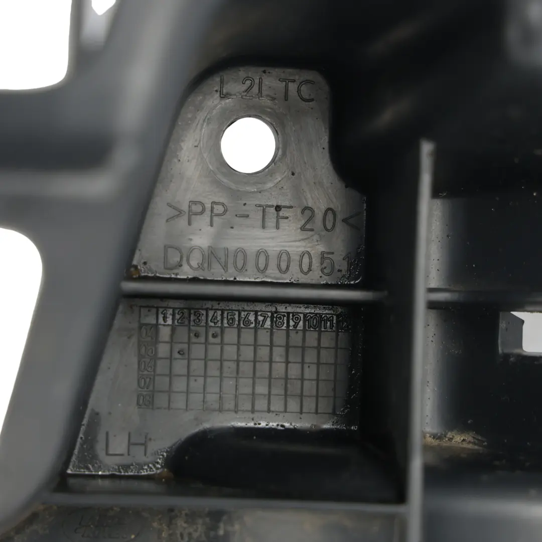 Staffa Supporto Angolo Paraurti Posteriore Sinistro per Range Rover L320 con numero di parte DQN000051 Range Rover L320 Staffa Supporto Angolo Paraurti Posteriore Sinistro - SKU DQN000051 - Numero di parte DQN000051