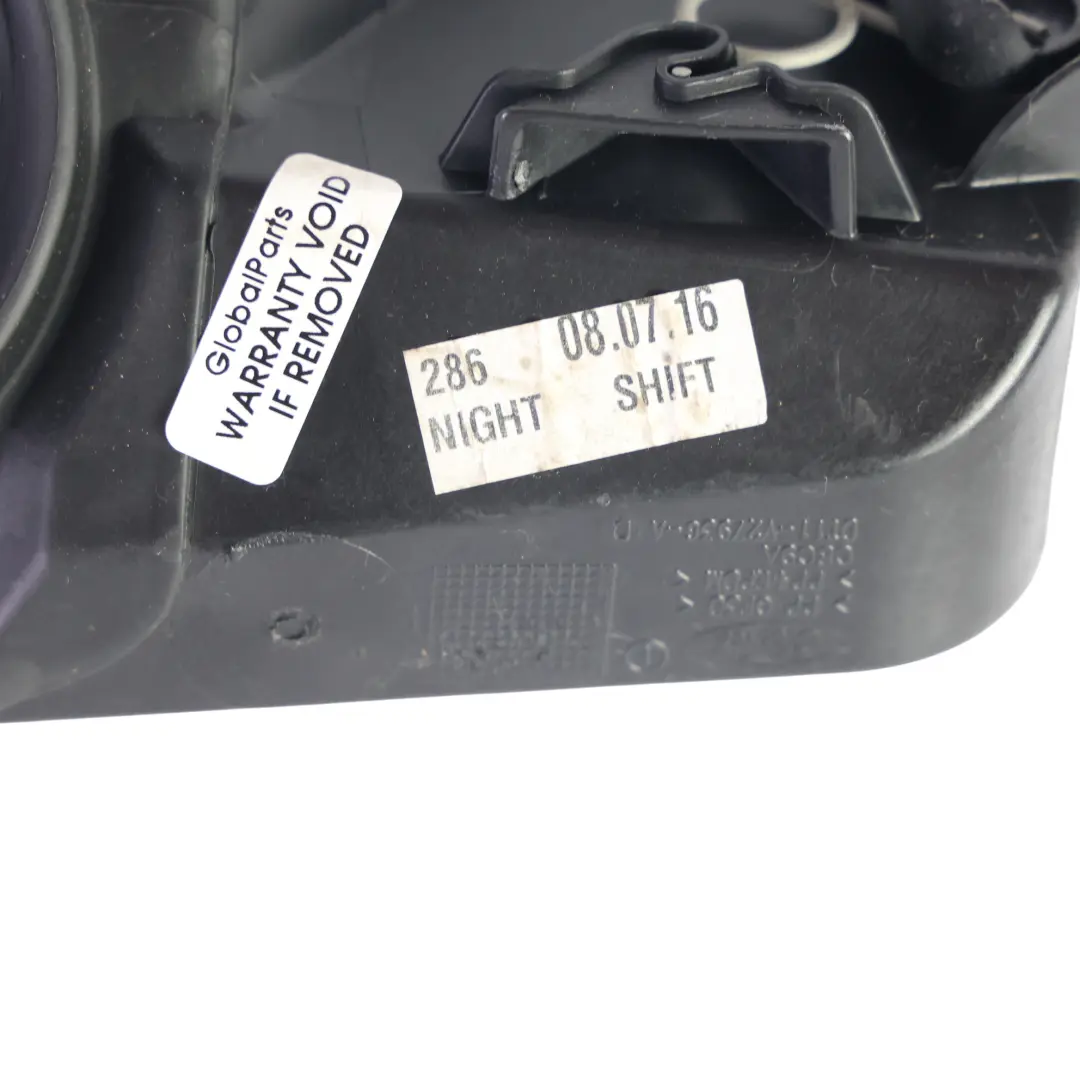 Soporte Tapa Combustible Negro Sombra para Ford Transit Connect con número de pieza DT11-V27936-AD Ford Transit Connect Soporte Tapa Combustible Negro Sombra - SKU DT11-V27936-AD-SHA - Número de pieza DT11-V27936-AD