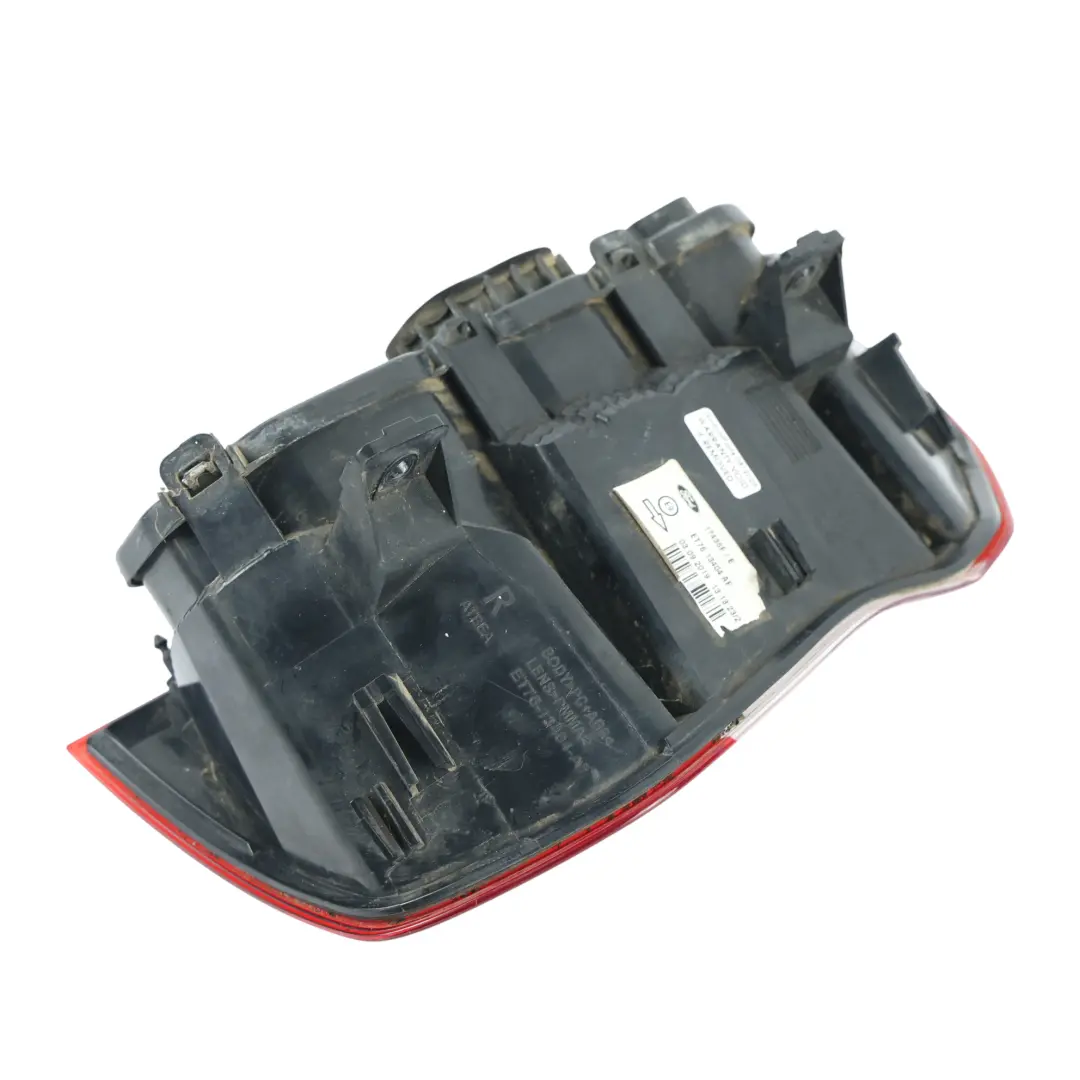 Luce Fanale Posteriore Destro per Ford Transit Courier con numero di parte ET76-13404-AF Ford Transit Courier Luce Fanale Posteriore Destro - SKU ET7613404AF - Numero di parte ET76-13404-AF