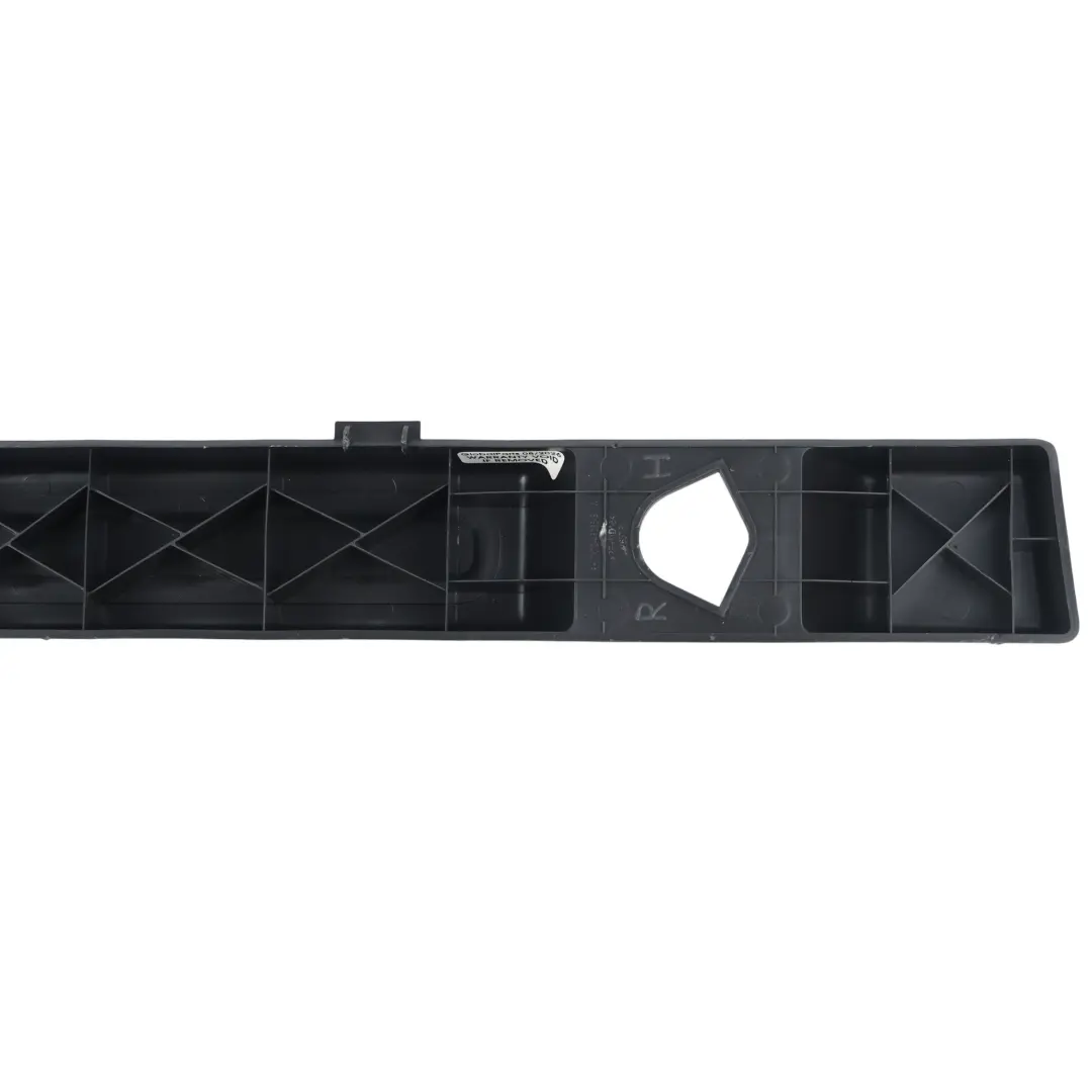 Land Rover Discovery L550 Prawa Osłona Klapy Bagażnika - SKU FK72-46066-BW - Numer Części FK72-46066-BW