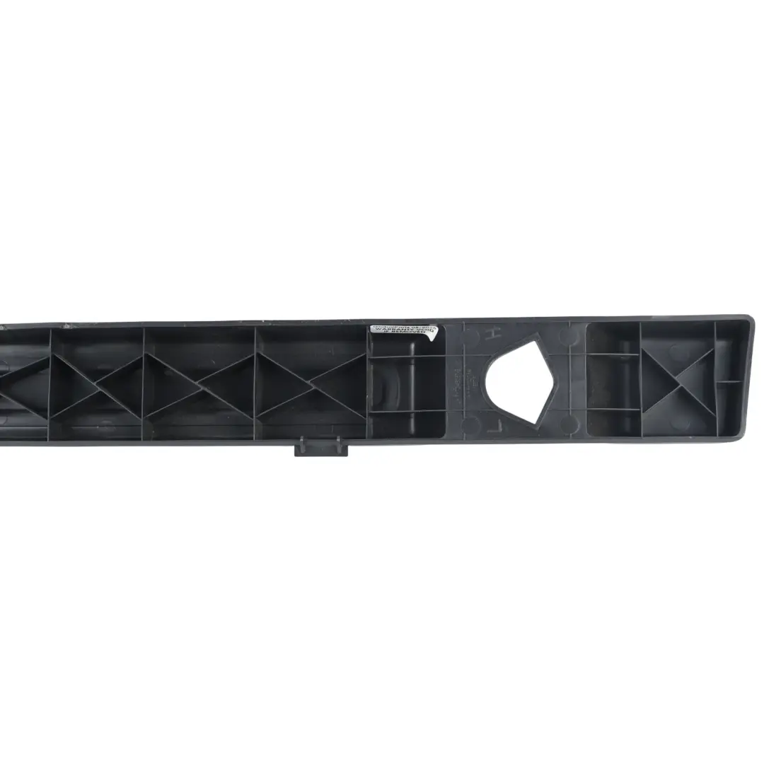 Lewa Osłona Tapicerki Bagażnika do Land Rover Discovery L550 o numerze FK72-46067-BW Land Rover Discovery L550 Lewa Osłona Tapicerki Bagażnika - SKU FK72-46067-BW - Numer Części FK72-46067-BW