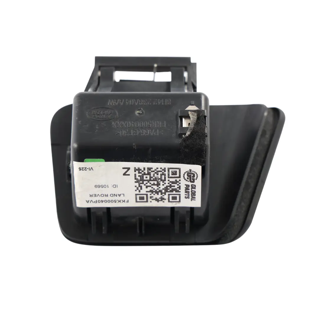 Pokrywa Popielniczki Drzwi Czarna Prawa 8H42-238A04-AAW do Range Rover L322 o numerze FKK500040PVA Range Rover L322 Pokrywa Popielniczki Drzwi Czarna Prawa 8H42-238A04-AAW - SKU FKK500040PVA - Numer Części FKK500040PVA