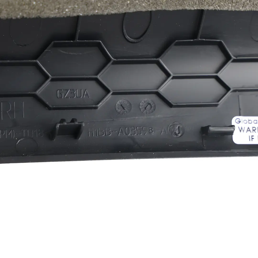 Mk8 Osłona Słupka Prawy Czarny do Ford Fiesta o numerze H1BB-A03598-AJ Ford Fiesta Mk8 Osłona Słupka Prawy Czarny - SKU H1BB-A03598-AJ - Numer Części H1BB-A03598-AJ