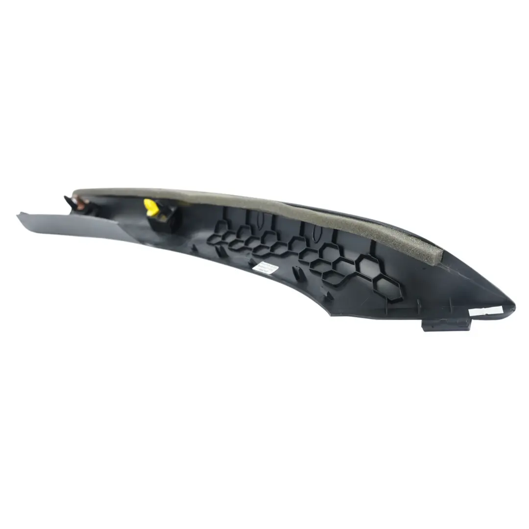 Mk8 Osłona Słupka Prawy Czarny do Ford Fiesta o numerze H1BB-A03598-AJ Ford Fiesta Mk8 Osłona Słupka Prawy Czarny - SKU H1BB-A03598-AJ - Numer Części H1BB-A03598-AJ