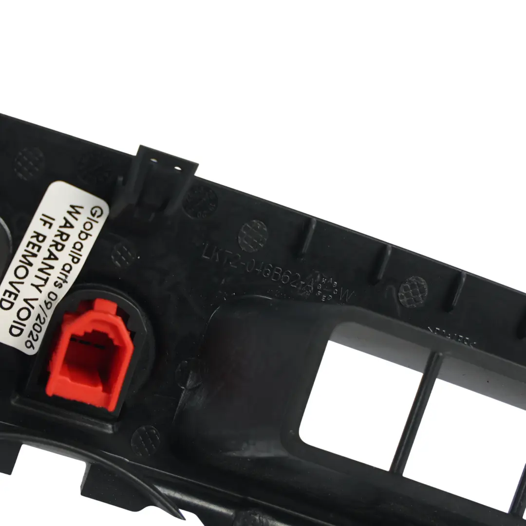Panel Rejilla Desempañado para Land Rover Discovery Sport L550 con número de pieza LK72-046B62-AC8PVJ Land Rover Discovery Sport L550 Panel Rejilla Desempañado - SKU LK72-046B62-AC8PVJ - Número de pieza LK72-046B62-AC8PVJ