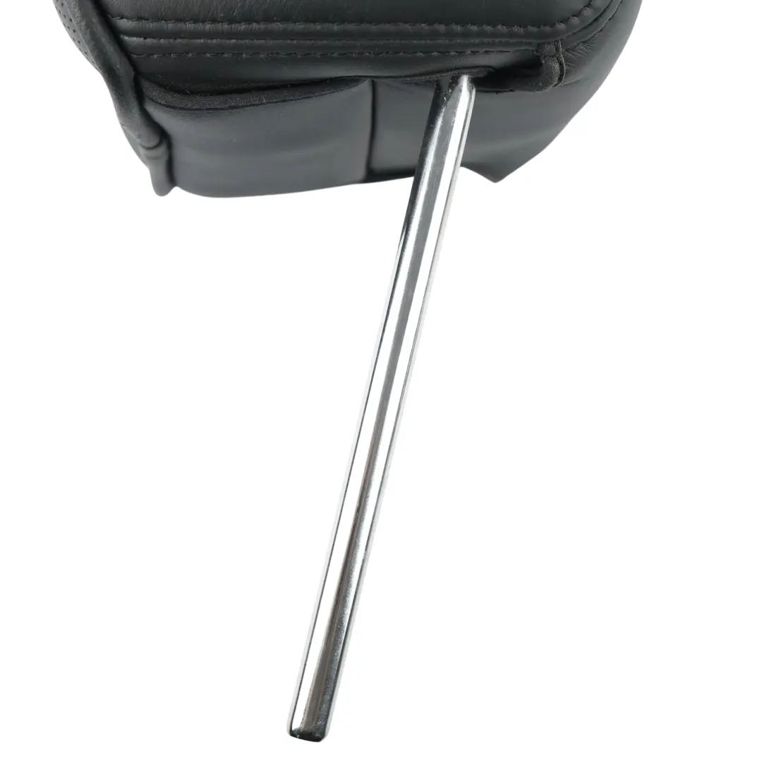 Zagłówek Tylny Prawy Skóra Czarna Perforowana do Land Rover Range Rover L322 o numerze LR017641 Land Rover Range Rover L322 Zagłówek Tylny Prawy Skóra Czarna Perforowana - SKU LR017641 - Numer Części LR017641