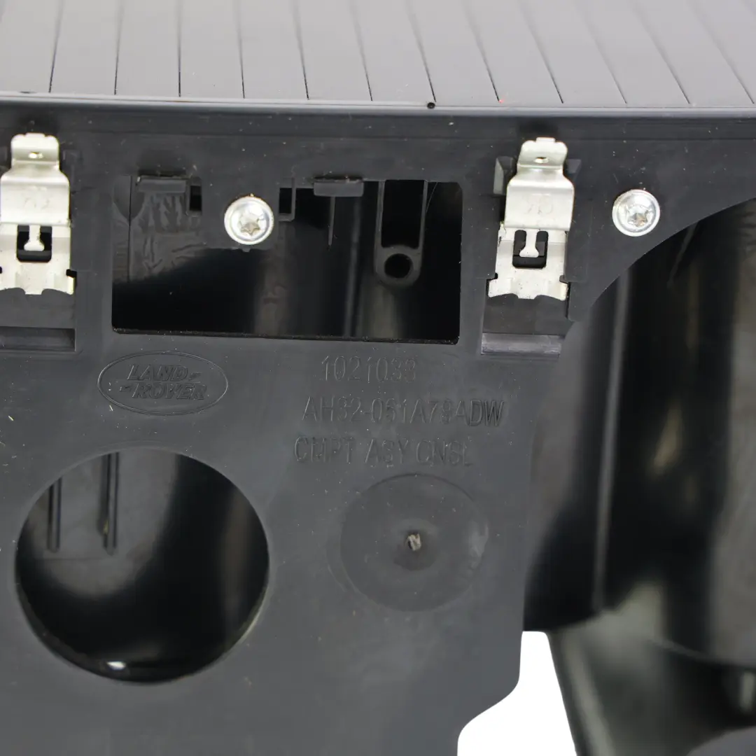 Tapa Consola Central AH32-061A78-ADW para Land Rover Range Rover Sport L320 con número de pieza LR020498 Land Rover Range Rover Sport L320 Tapa Consola Central AH32-061A78-ADW - SKU LR020498 - Número de pieza LR020498