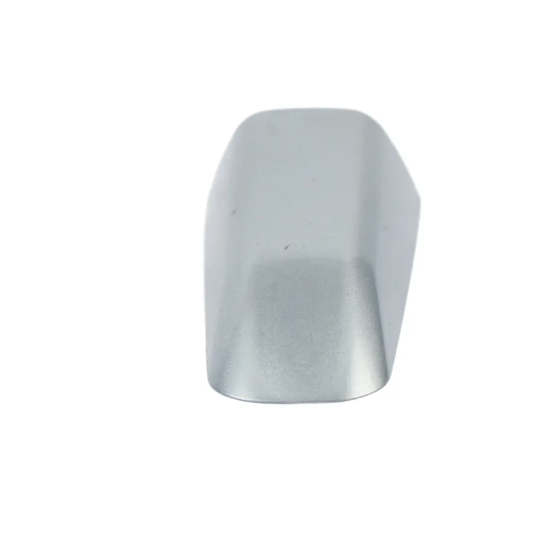 Tapa Cierre Manija Puerta Delantera Derecha Plata para Land Rover L550 con número de pieza LR025406 Land Rover L550 Tapa Cierre Manija Puerta Delantera Derecha Plata - SKU LR025406-HSI - Número de pieza LR025406