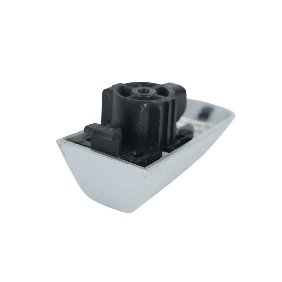 Land Rover L550 Tapa Cierre Manija Puerta Delantera Derecha Plata - SKU LR025406-HSI - Número de pieza LR025406