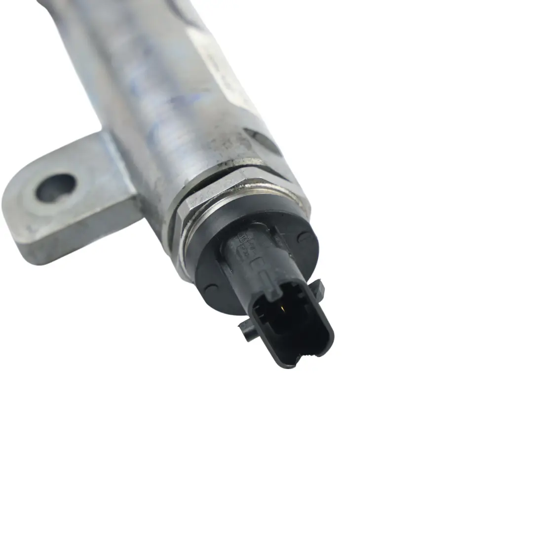 Range Rover Sport L494 Fuel Injector Rail Right O/S 3.0 V6 Diesel CK5Q-9D280-BB - SKU LR035126 - Part number LR035126